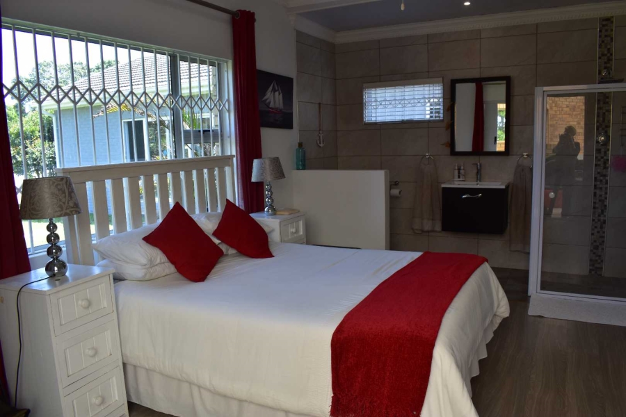 5 Bedroom Property for Sale in Kidds Beach Eastern Cape